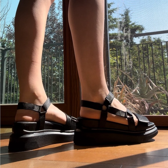 Suzanne Rae Velcro Sandals - Picture 4 of 8